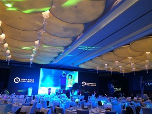 晚宴活動策劃和活動進展密切相關(guān)